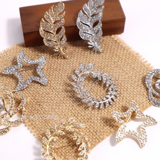 Broche liga metálica com cristais modelo folha, flor e estrela, acessório elegante para blazer, casaco e blusa feminina