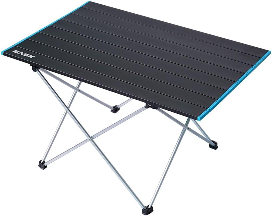 BASK Mesa Premium Dobrável Portátil de Alumínio (40,5 x 40 x 56 cm), Ultraleve 1,7 kg, Suporta 20 kg, Compacta com Bolsa de Transporte para Camping, Praia, Churrasco, Preta com Bordas Azuis