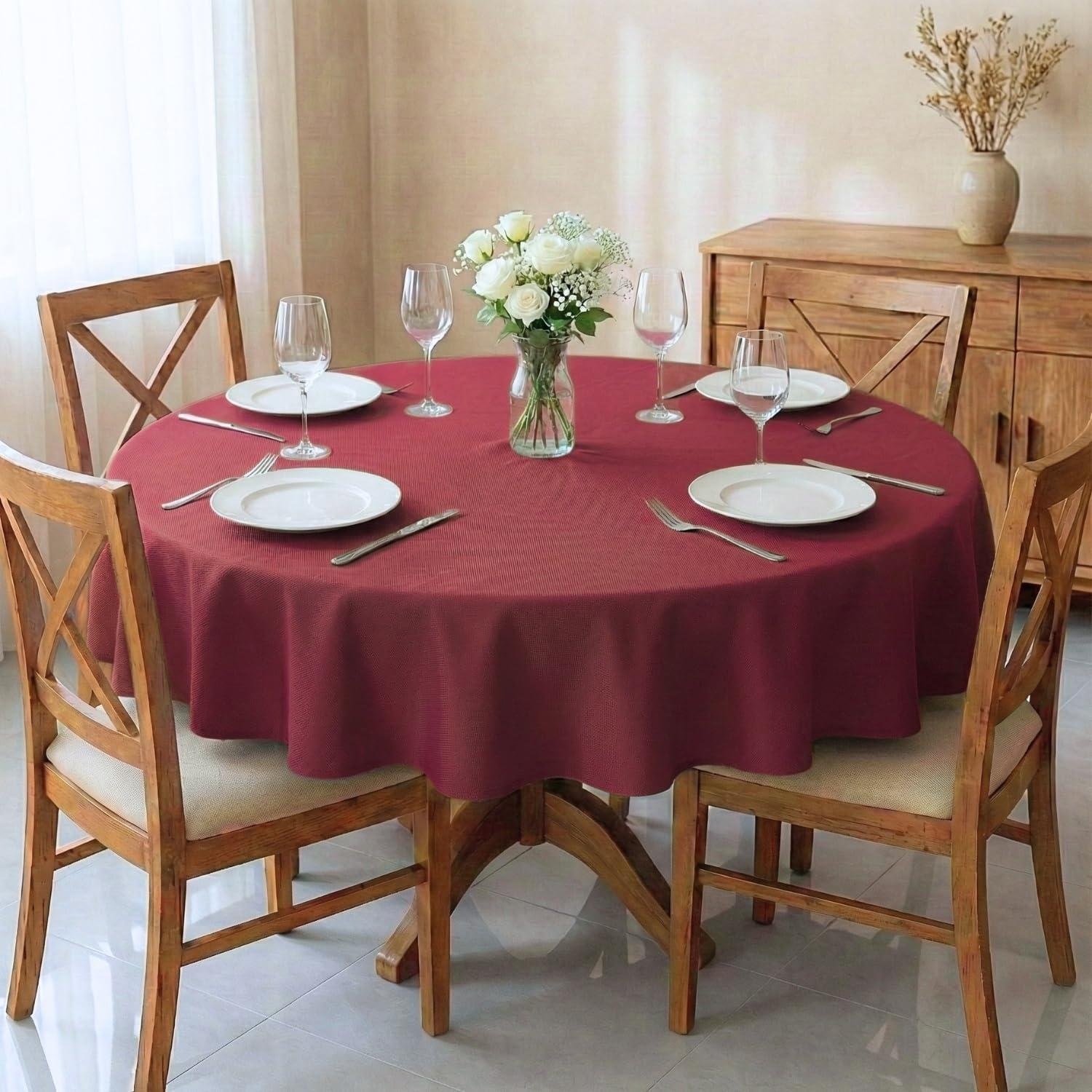 Toalha De Mesa Redonda 4 Lugares 1,40m Tecido Oxford Liso Leve e Resistente Cozzilar (Vinho)