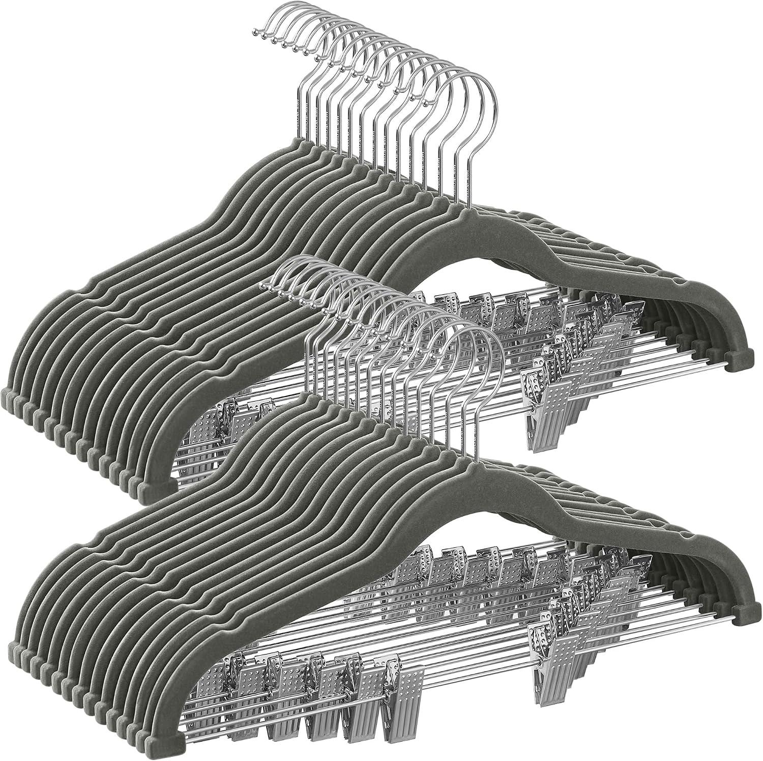 SONGMICS Cabides para Calças, Kit com 30 Cabides de Veludo com Presilhas Ajustáveis, 42,5 cm, Antideslizante, que Economiza Espaço, para Saias, Casacos, Vestidos, Cinza BRCRF012B30